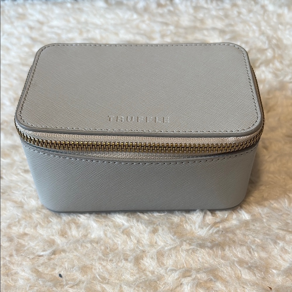 Truffle Gray Leather Travel Jewelry Case